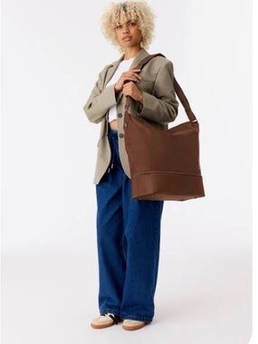 BEIS NWT The Day Tripper Large Brown Travel Tote Shoulder Bag